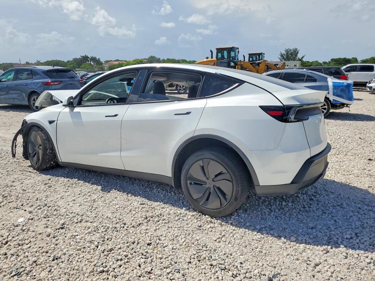 2026 TESLA MODEL Y — снимка 2