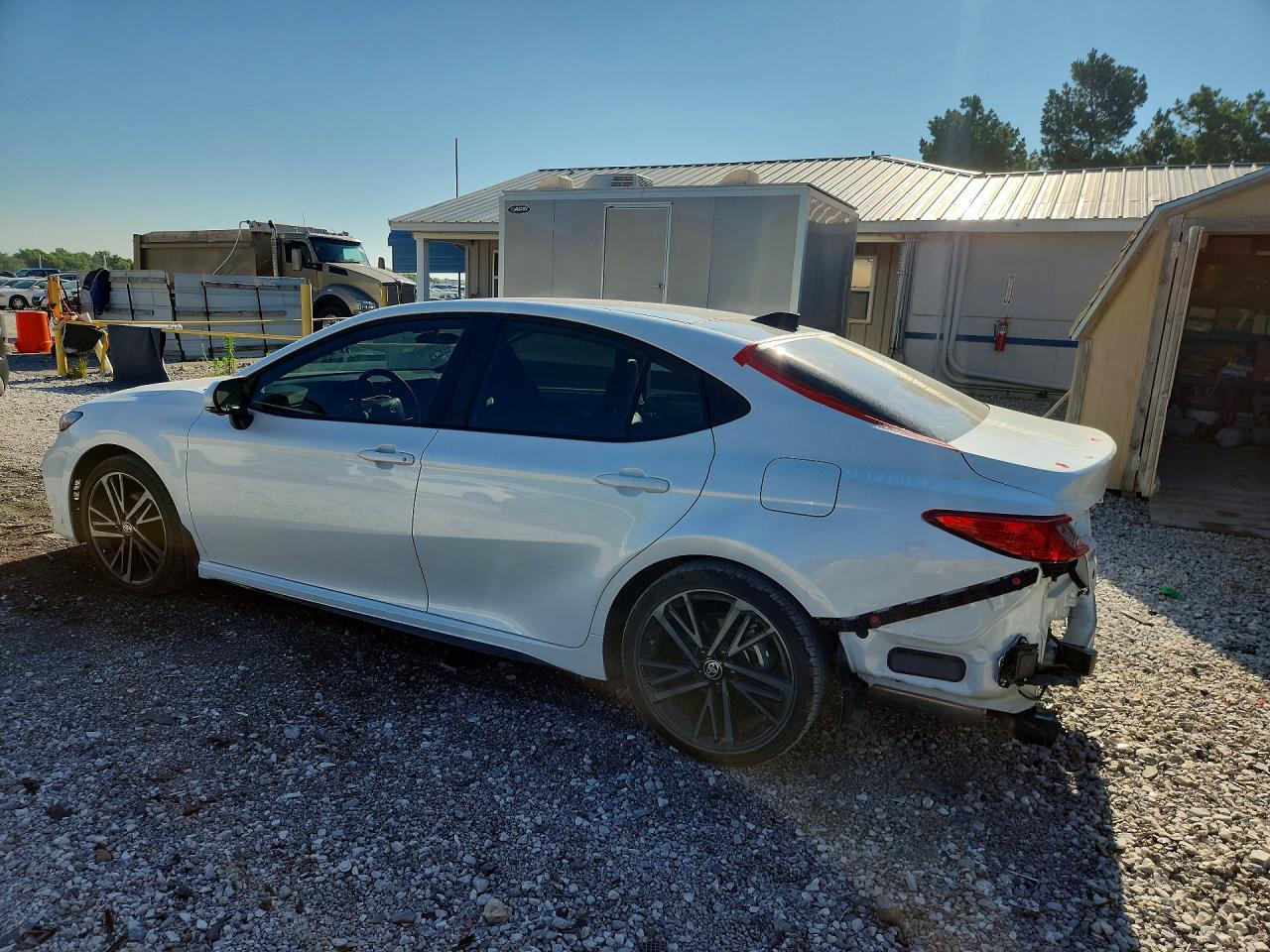 2025 TOYOTA CAMRY XSE — снимка 2