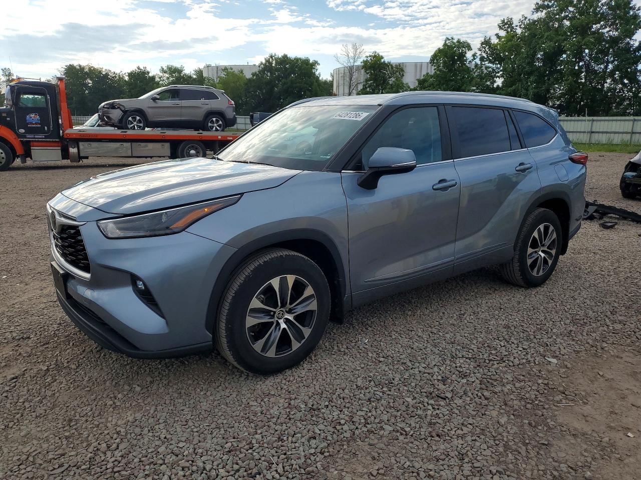 2024 TOYOTA HIGHLANDER XLE