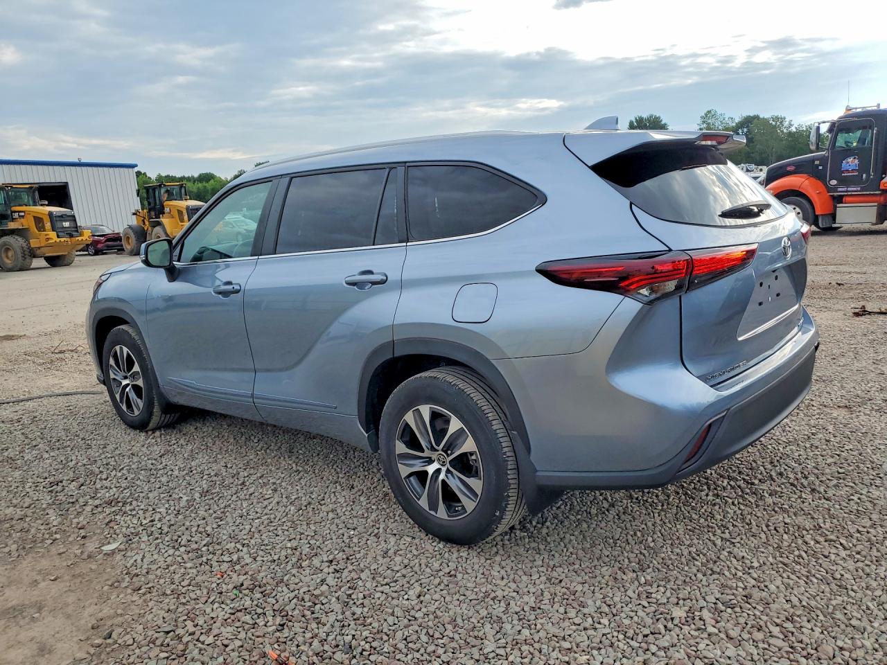 2024 TOYOTA HIGHLANDER XLE — снимка 2