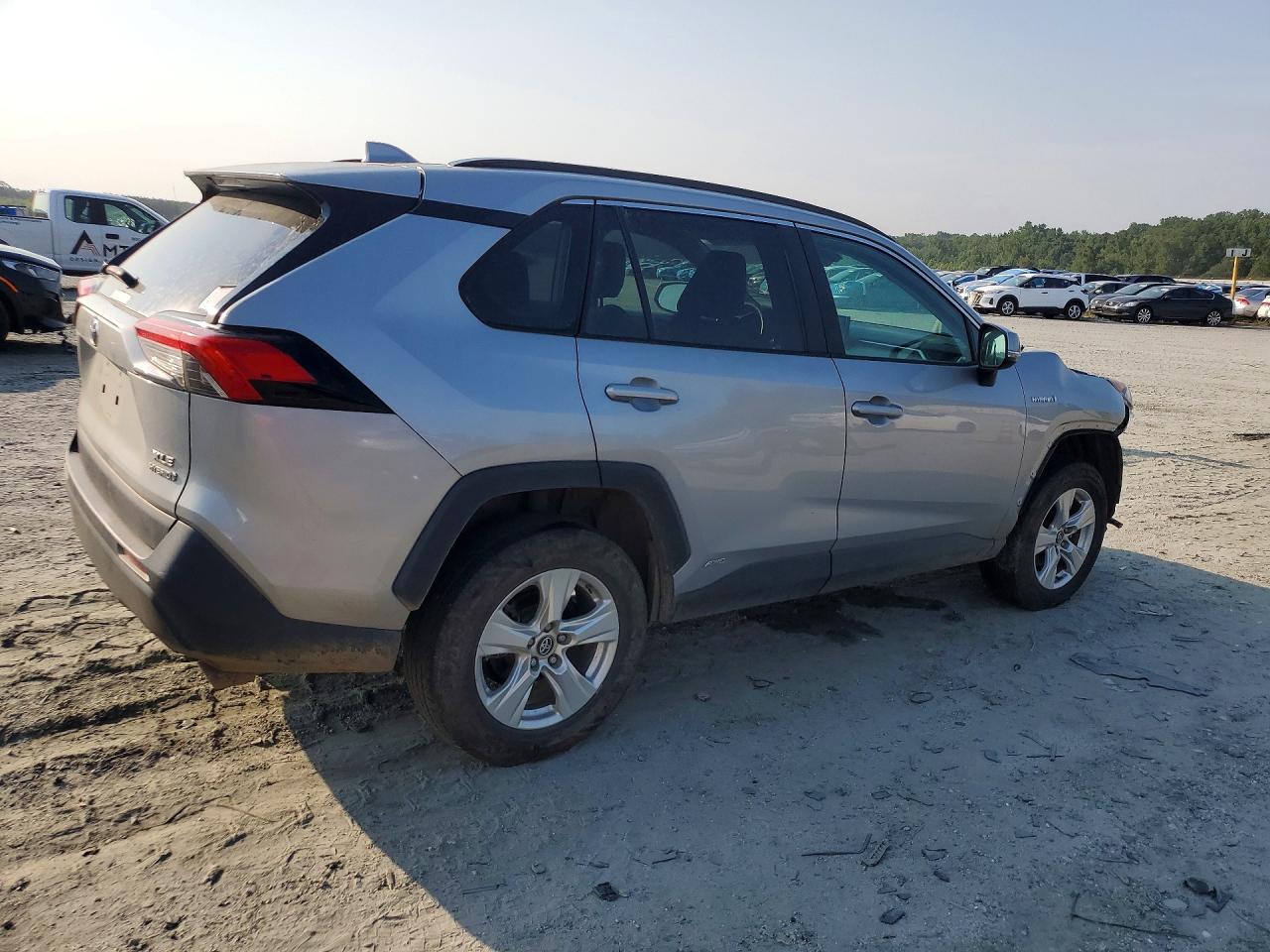 2020 TOYOTA RAV4 HYBRID XLE — снимка 3