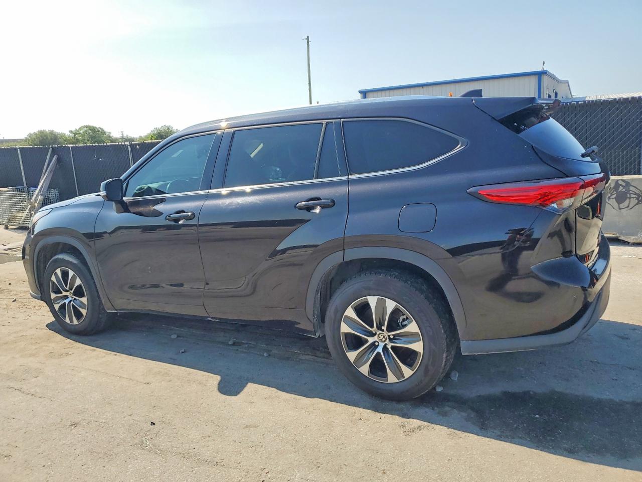 2021 TOYOTA HIGHLANDER XLE — снимка 2