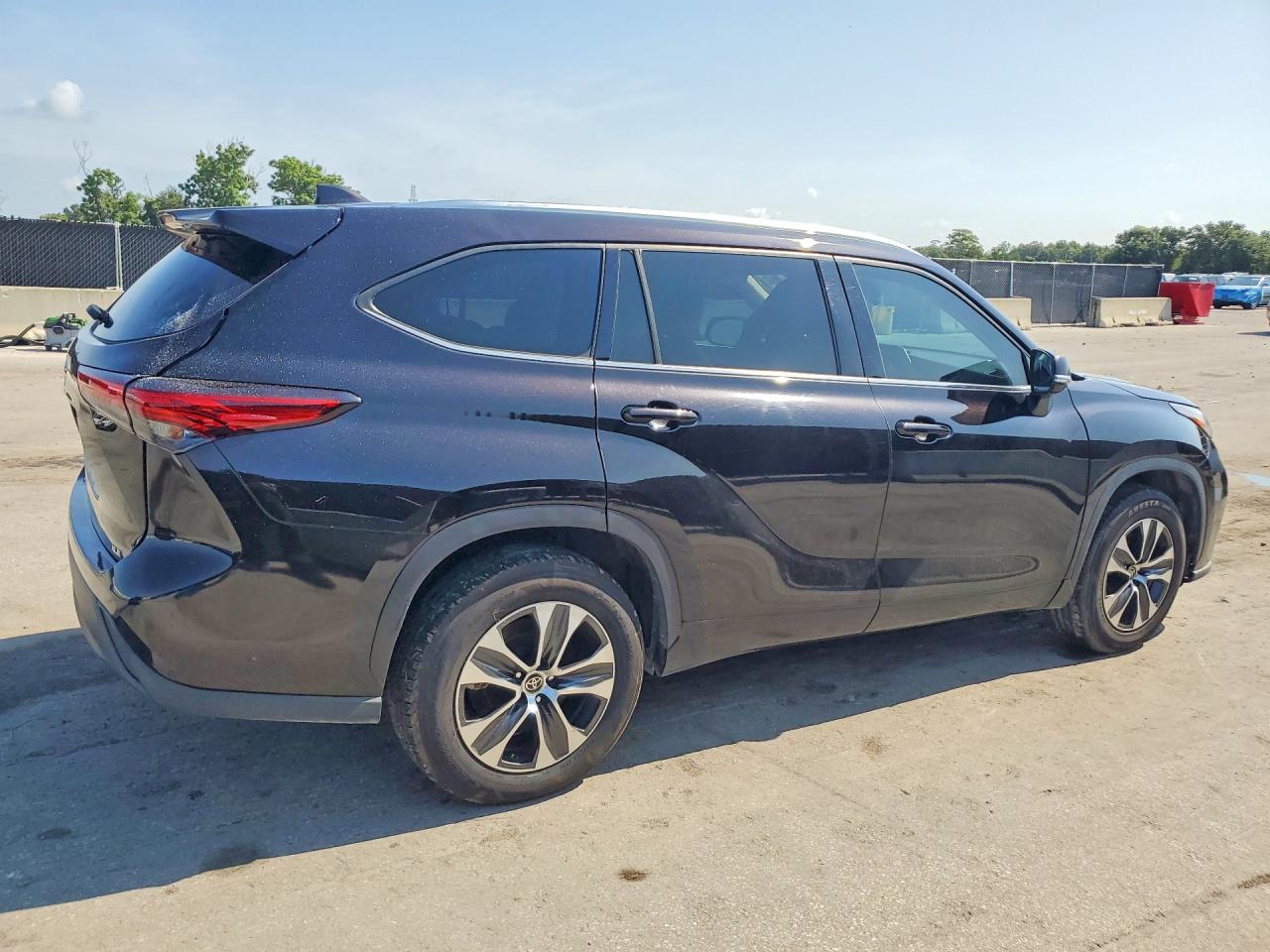 2021 TOYOTA HIGHLANDER XLE — снимка 3