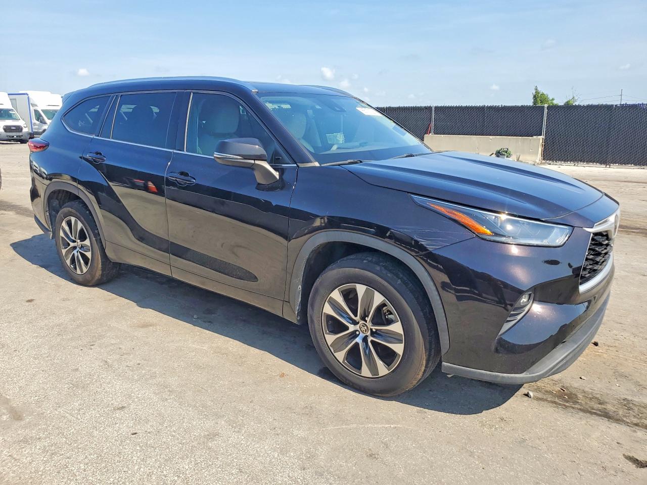 2021 TOYOTA HIGHLANDER XLE — снимка 4
