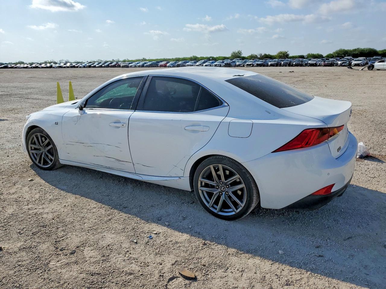 2019 LEXUS IS 300 — снимка 2