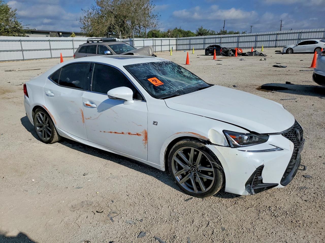 2019 LEXUS IS 300 — снимка 4