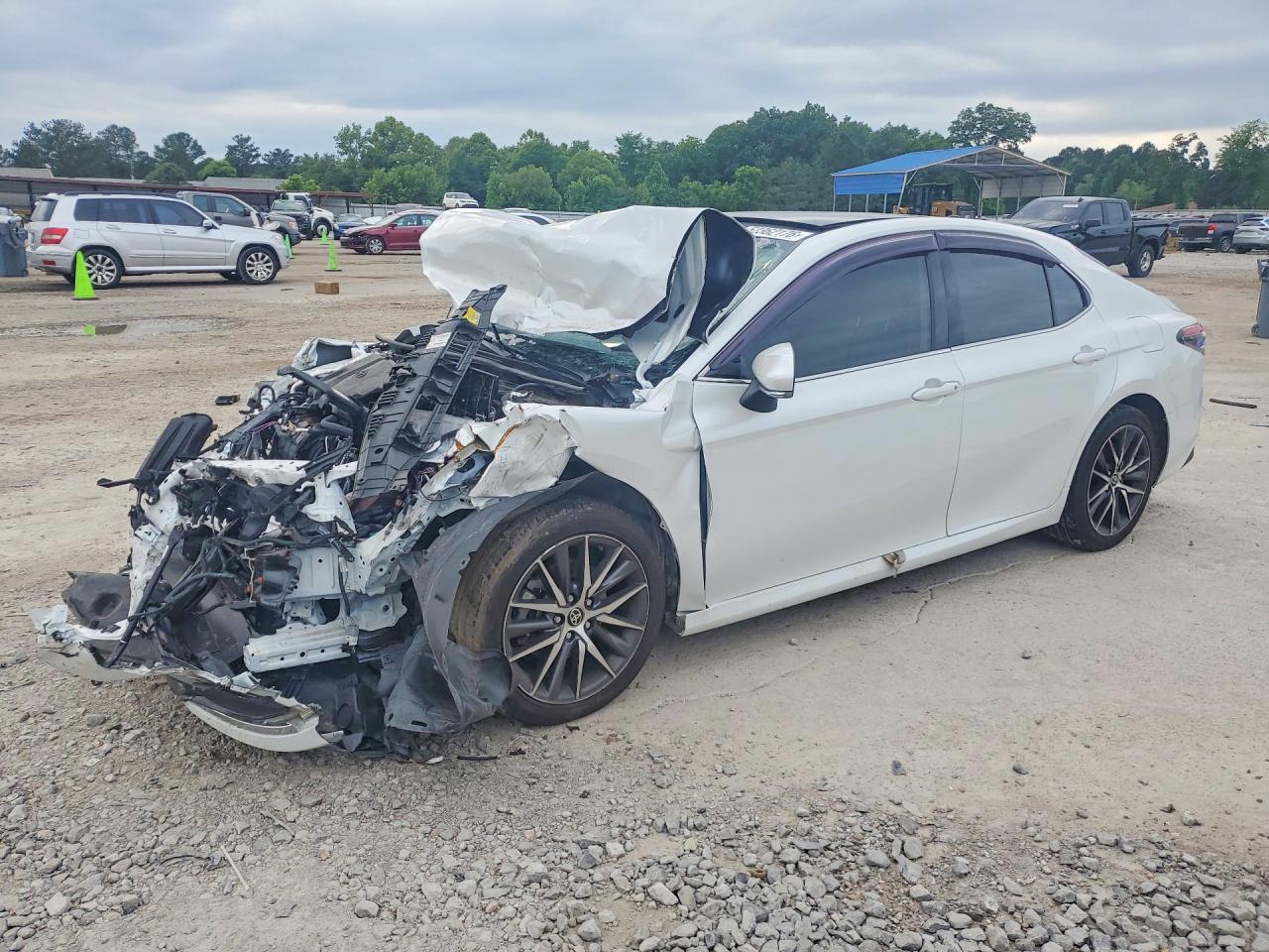 2021 TOYOTA CAMRY XLE