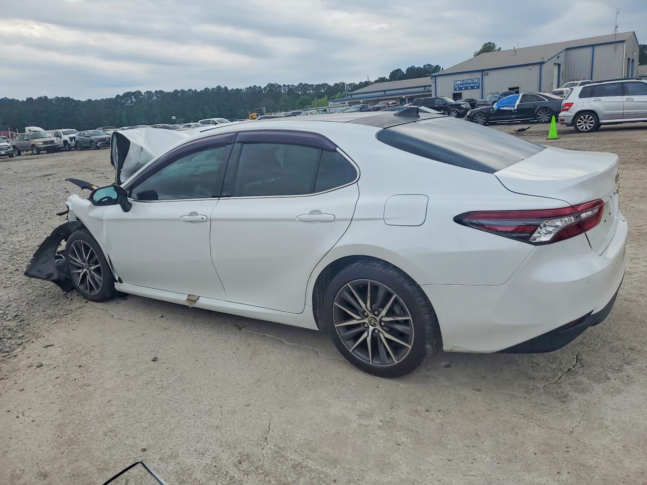 2021 TOYOTA CAMRY XLE — снимка 2