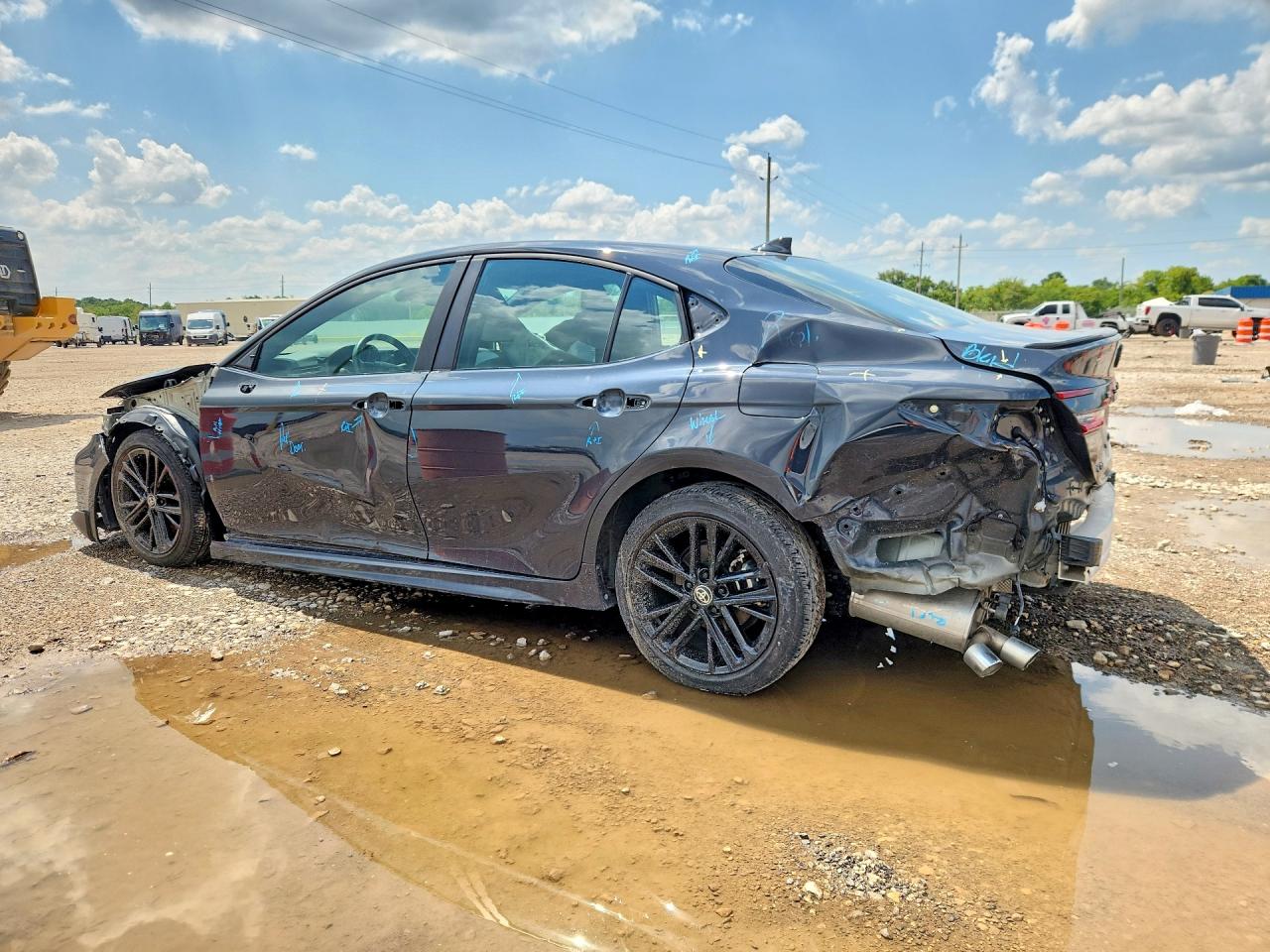 2025 TOYOTA CAMRY SE — снимка 2