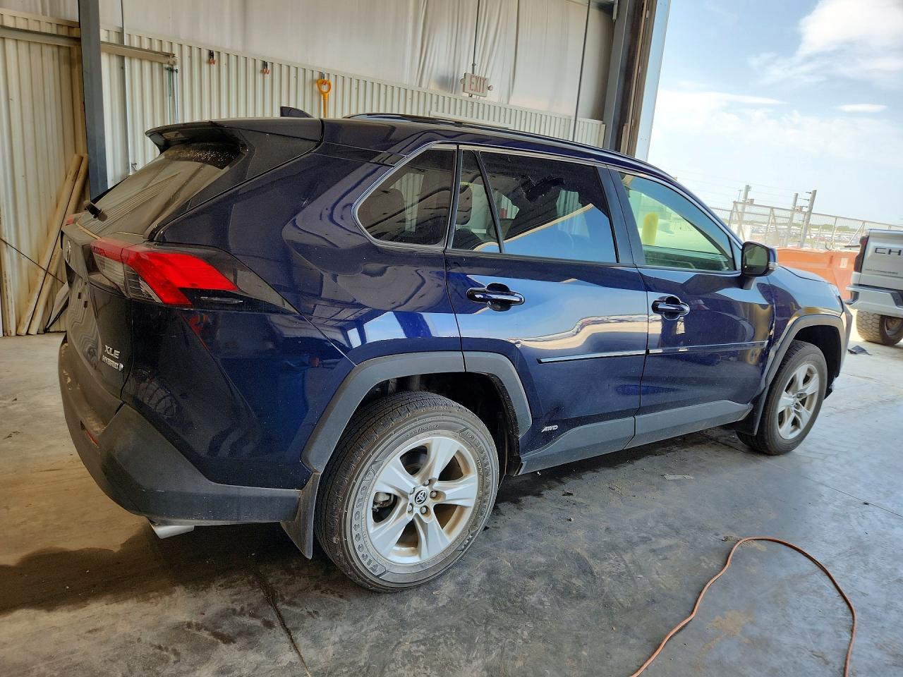 2021 TOYOTA RAV4 HYBRID XLE — снимка 3