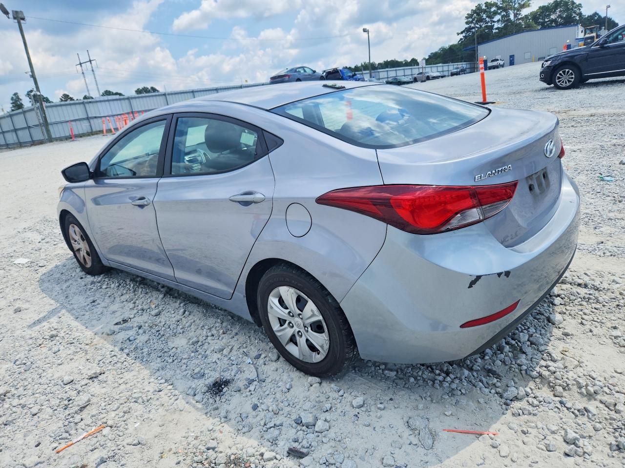 2016 HYUNDAI ELANTRA SE — снимка 2