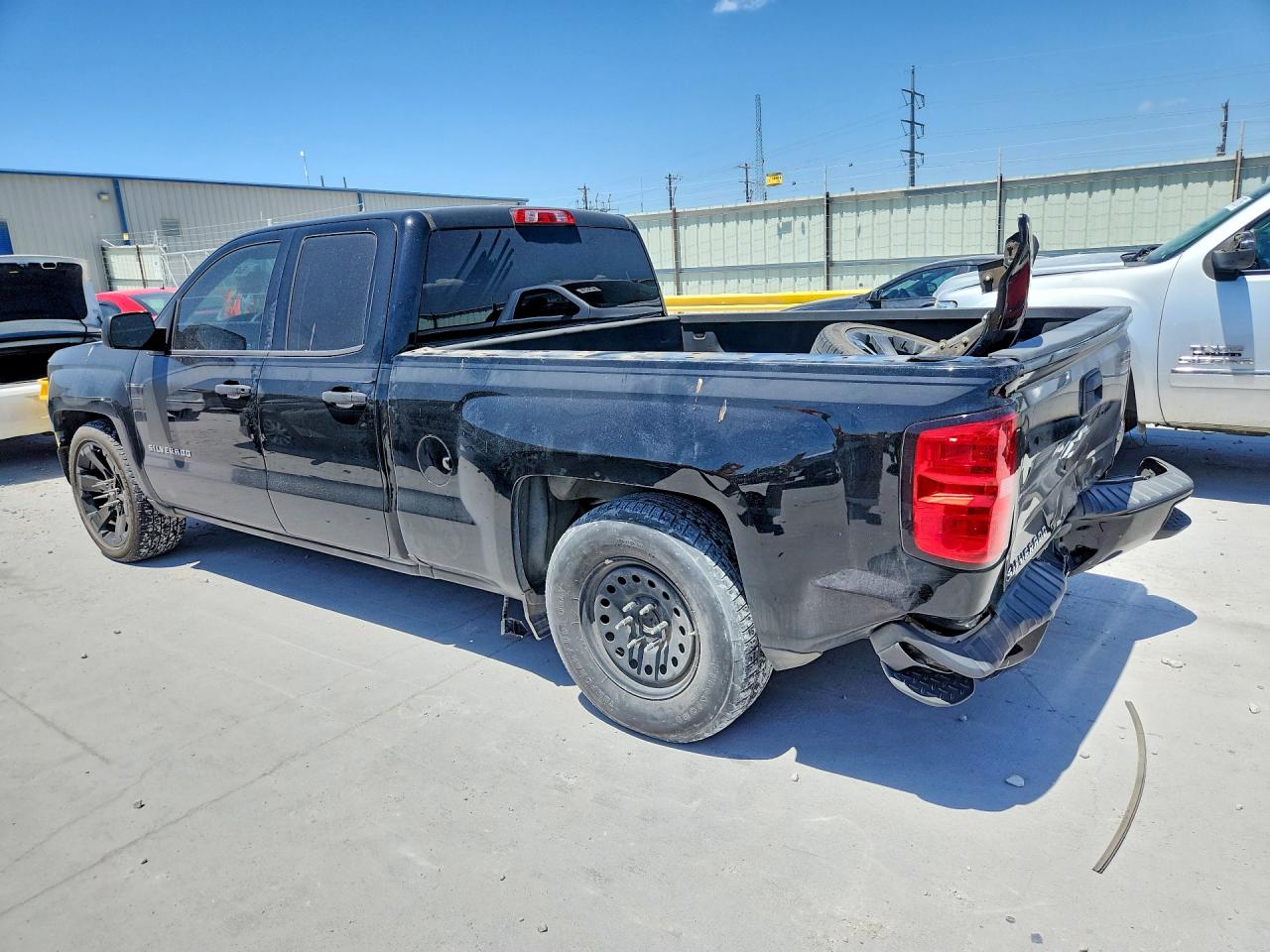 2017 CHEVROLET SILVERADO C1500 CUSTOM — снимка 2