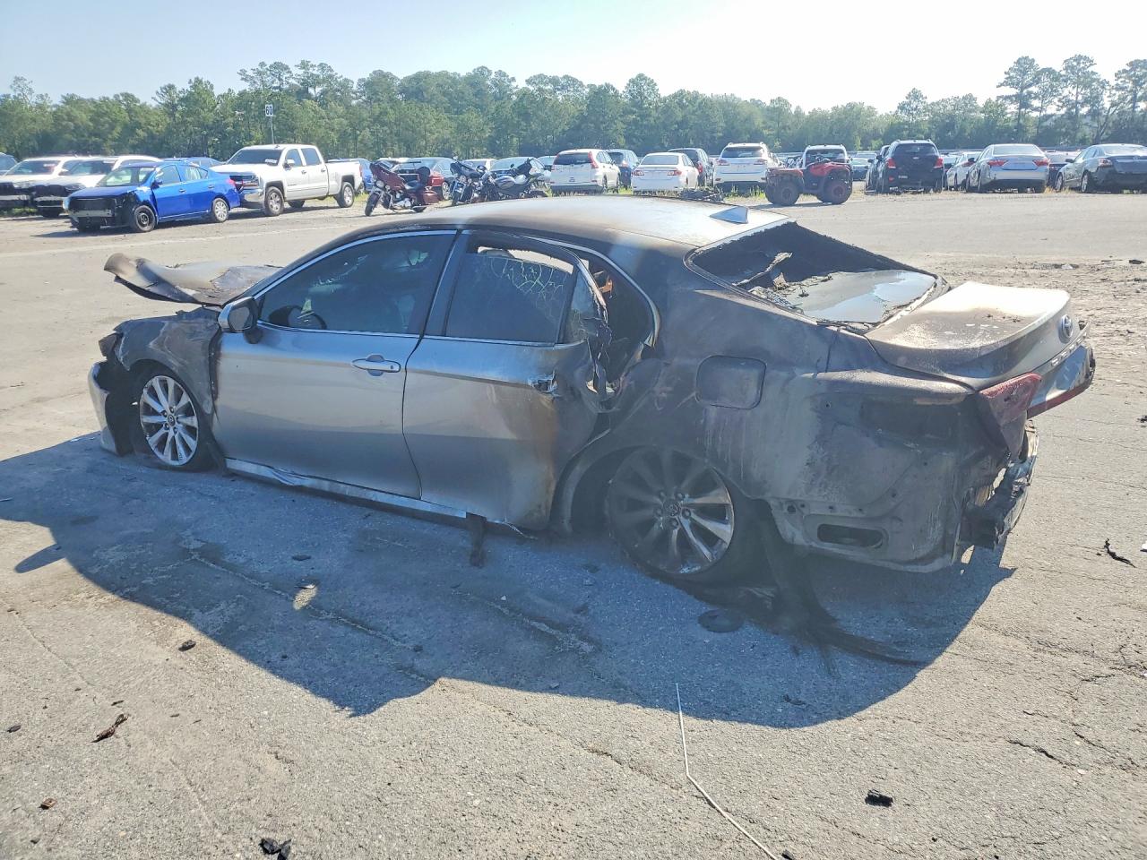 2019 TOYOTA CAMRY LE — снимка 2