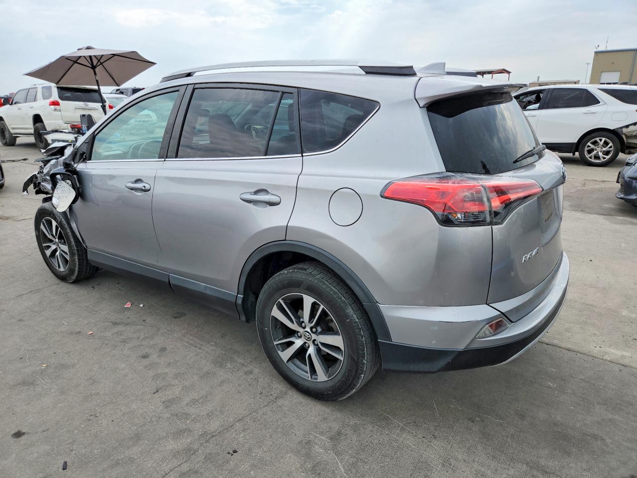 2016 TOYOTA RAV4 XLE — снимка 2