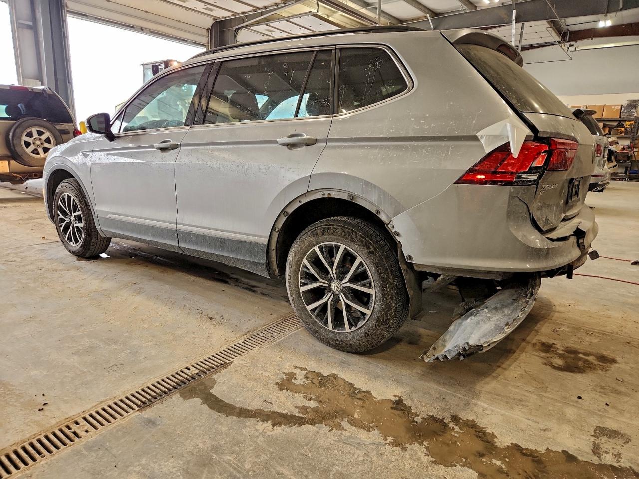 2021 VOLKSWAGEN TIGUAN SE — снимка 2