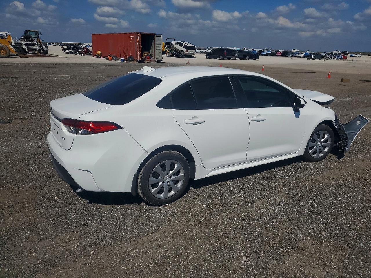 2026 TOYOTA COROLLA LE — снимка 3