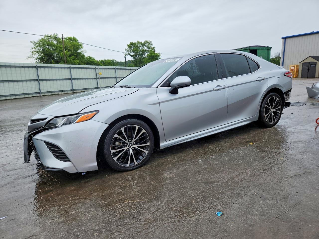 2018 TOYOTA CAMRY SE