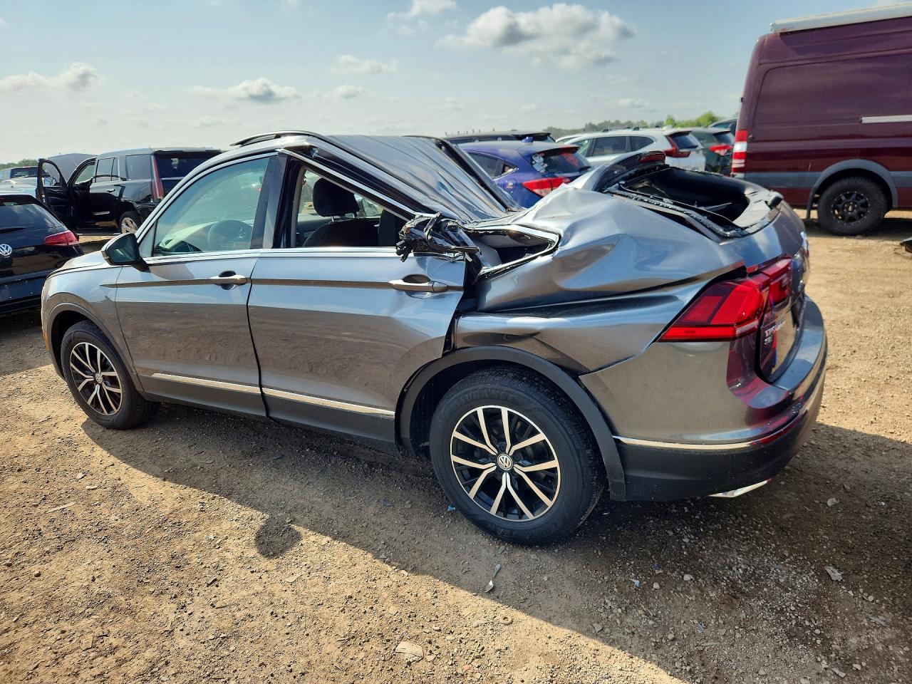 2021 VOLKSWAGEN TIGUAN SE — снимка 2