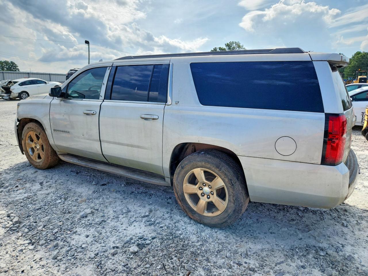 2016 CHEVROLET SUBURBAN C1500 LT — снимка 2