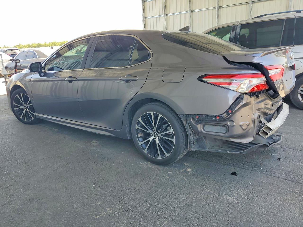 2019 TOYOTA CAMRY SE — снимка 2