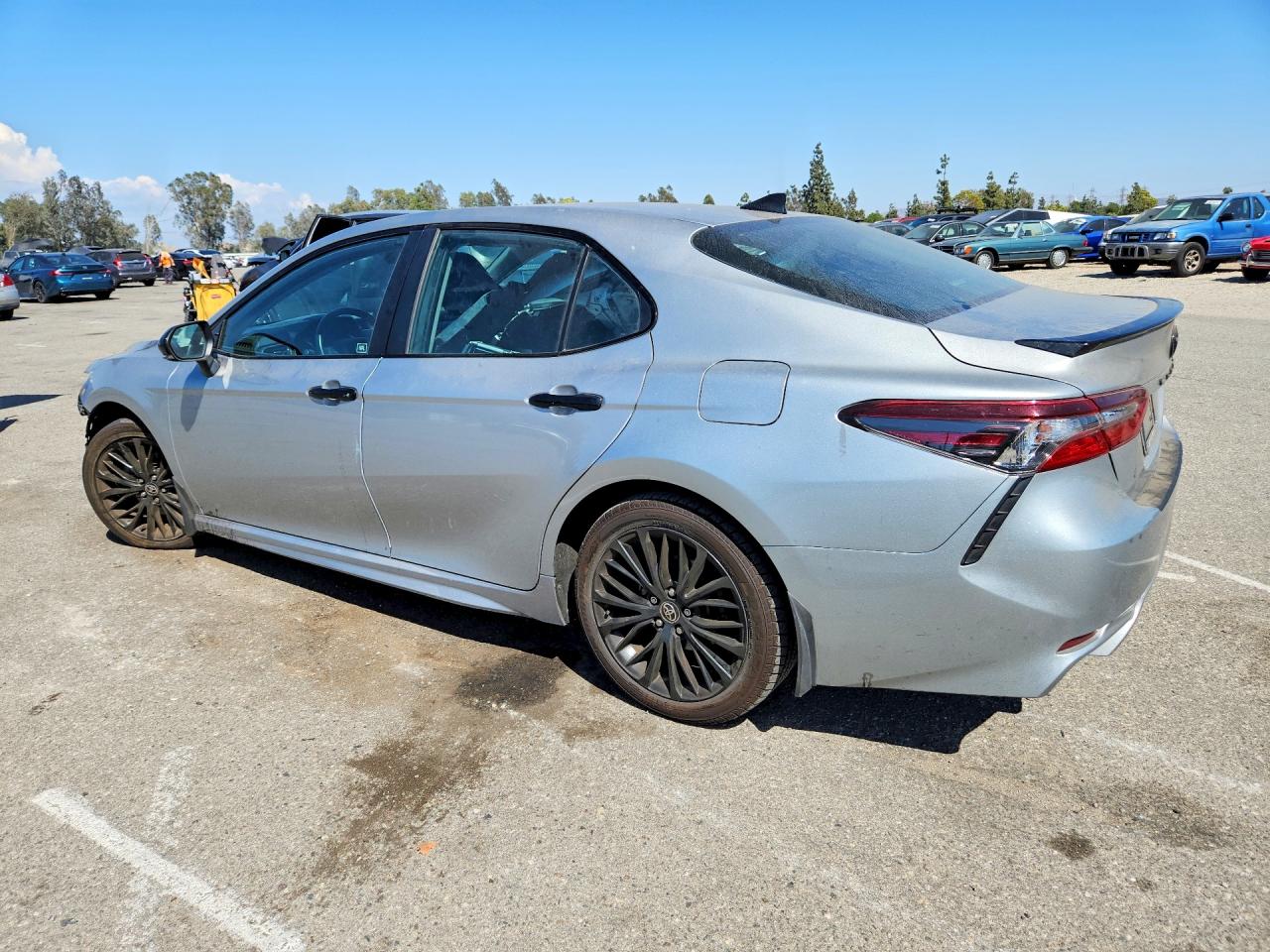 2022 TOYOTA CAMRY SE NIGHTSHADE — снимка 2