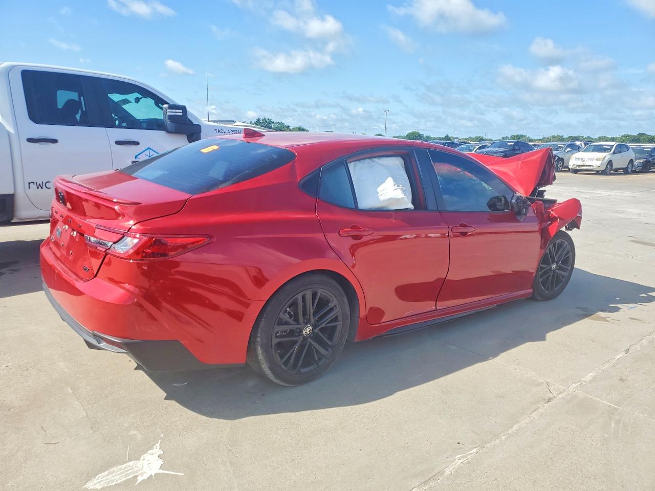 2025 TOYOTA CAMRY SE — снимка 3