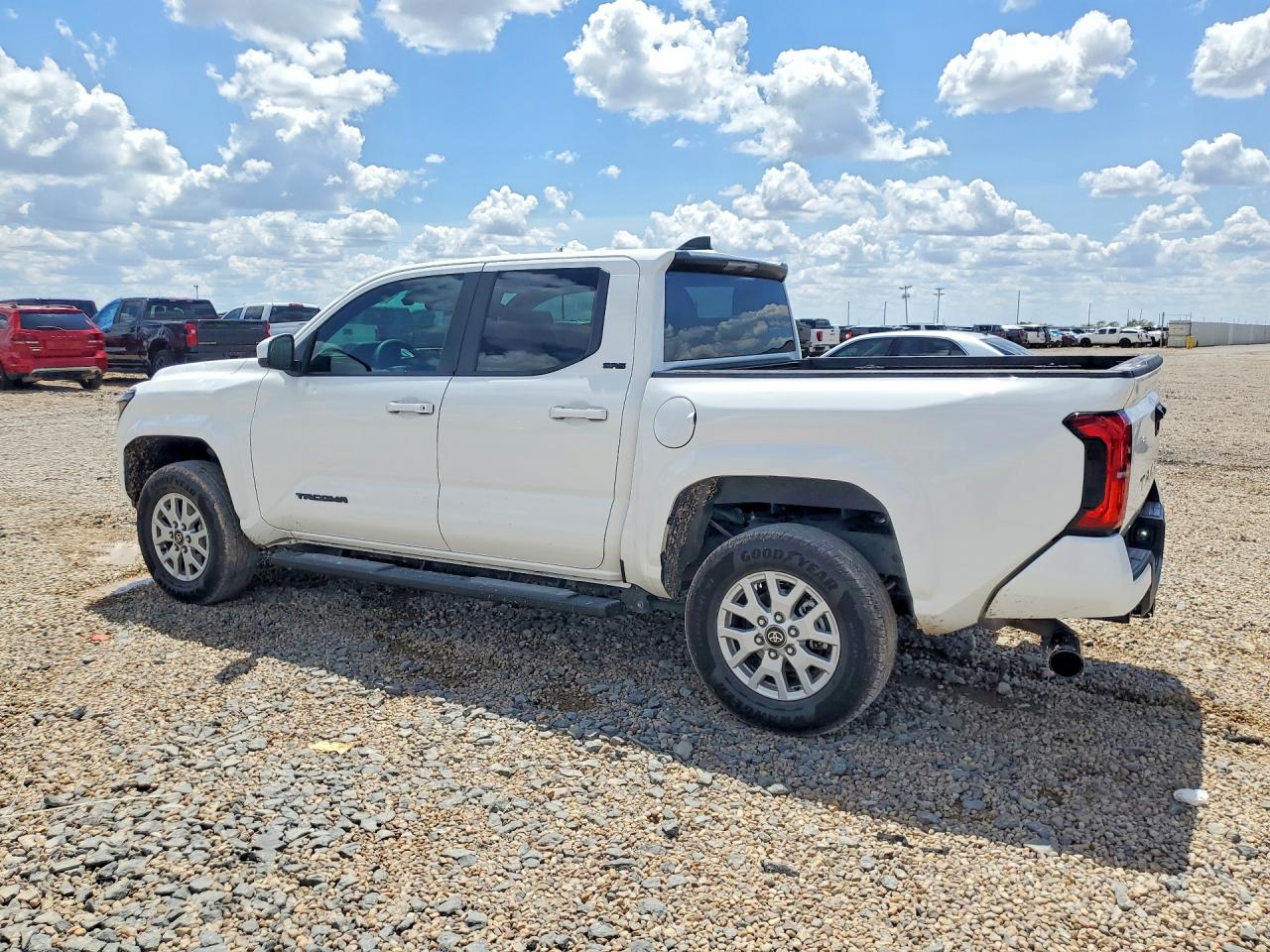 2025 TOYOTA TACOMA SR5 — снимка 2