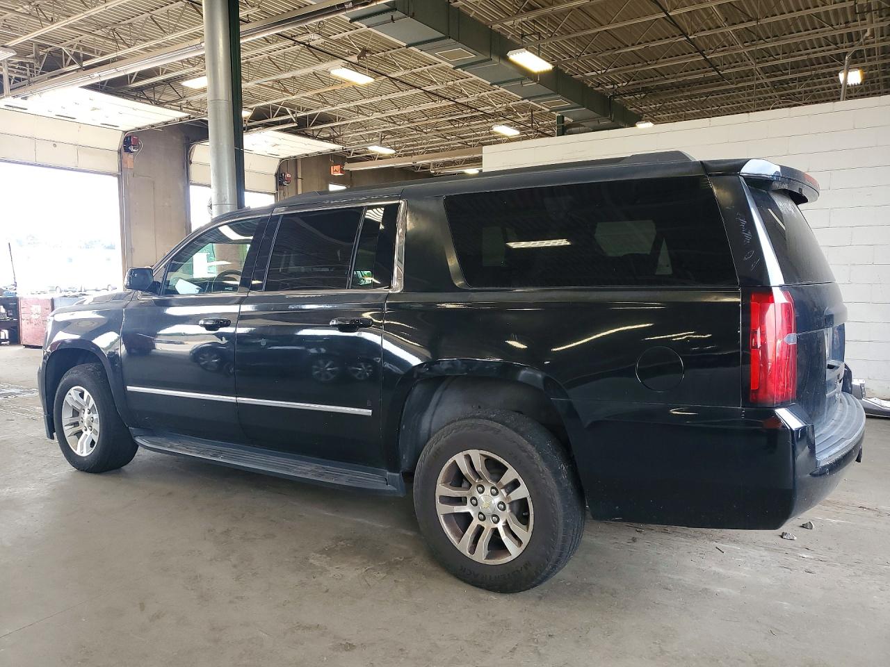 2017 CHEVROLET SUBURBAN K1500 LT — снимка 2