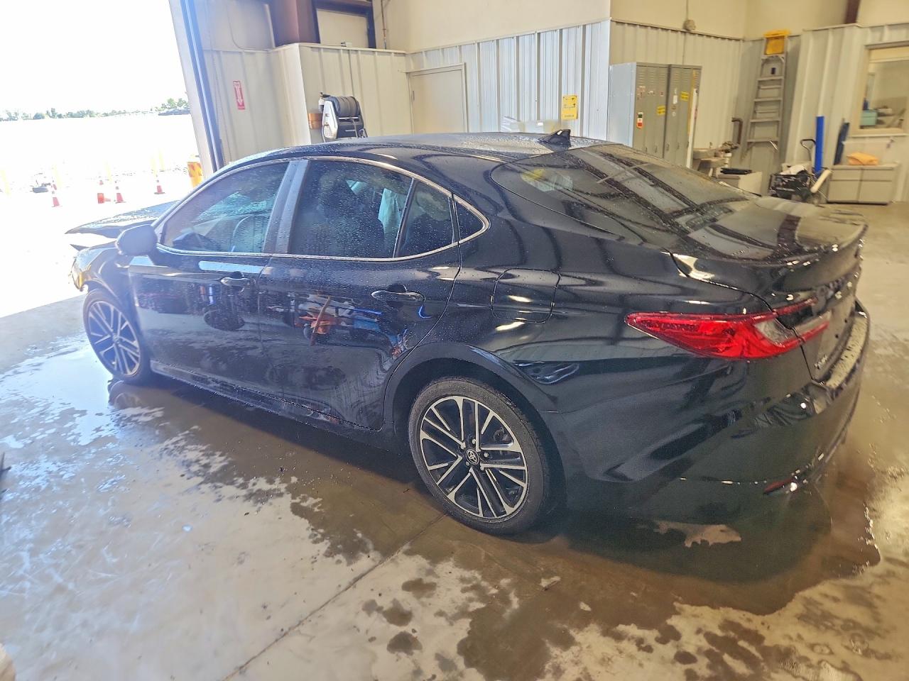 2025 TOYOTA CAMRY XLE — снимка 2