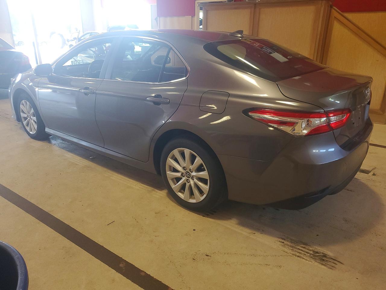 2019 TOYOTA CAMRY LE — снимка 2