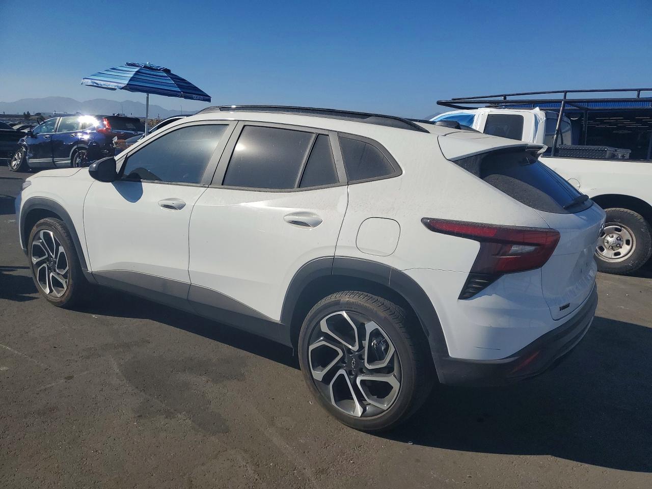2025 CHEVROLET TRAX 2RS — снимка 2