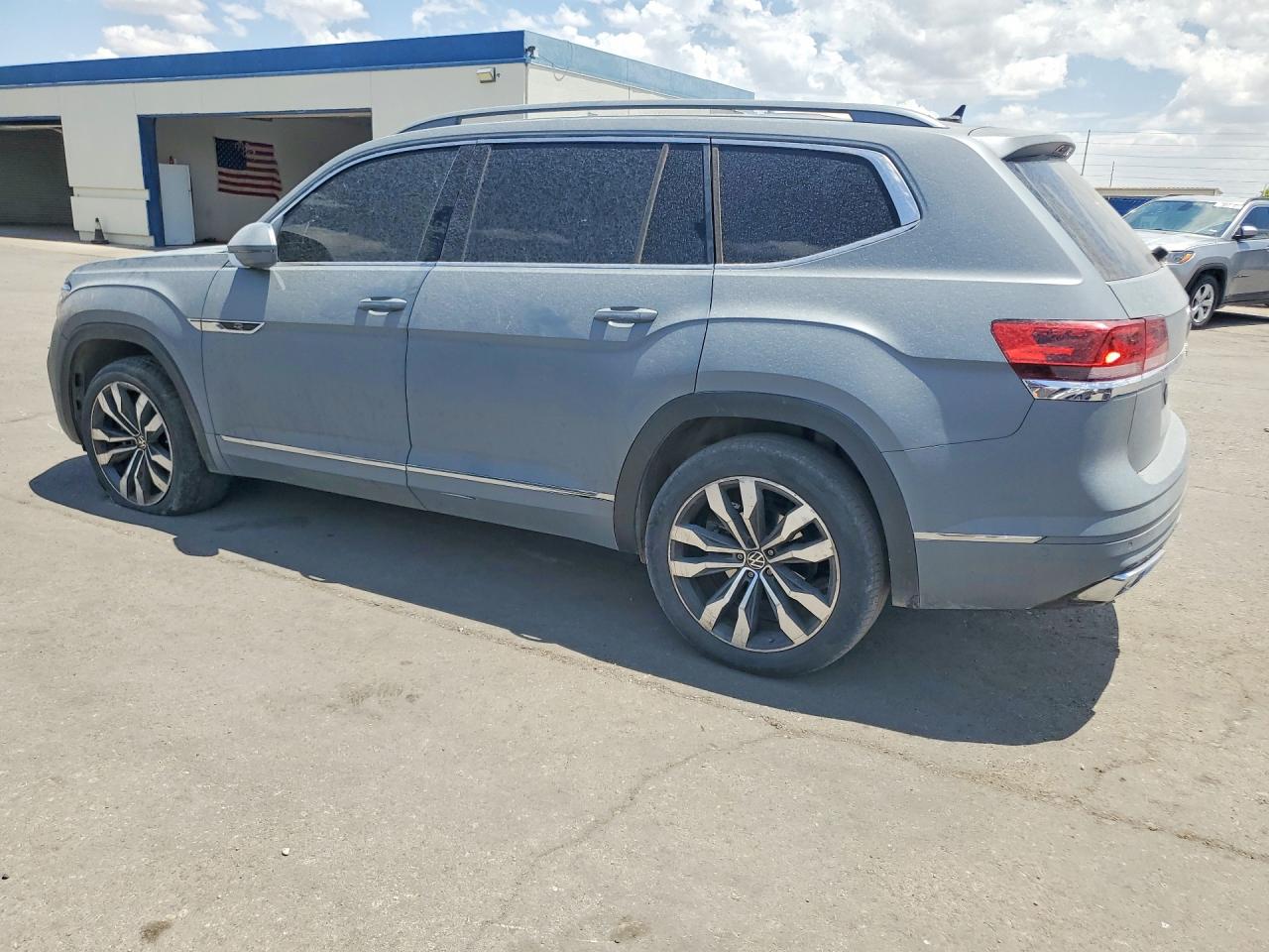 2023 VOLKSWAGEN ATLAS SEL PREMIUM R-LINE — снимка 2