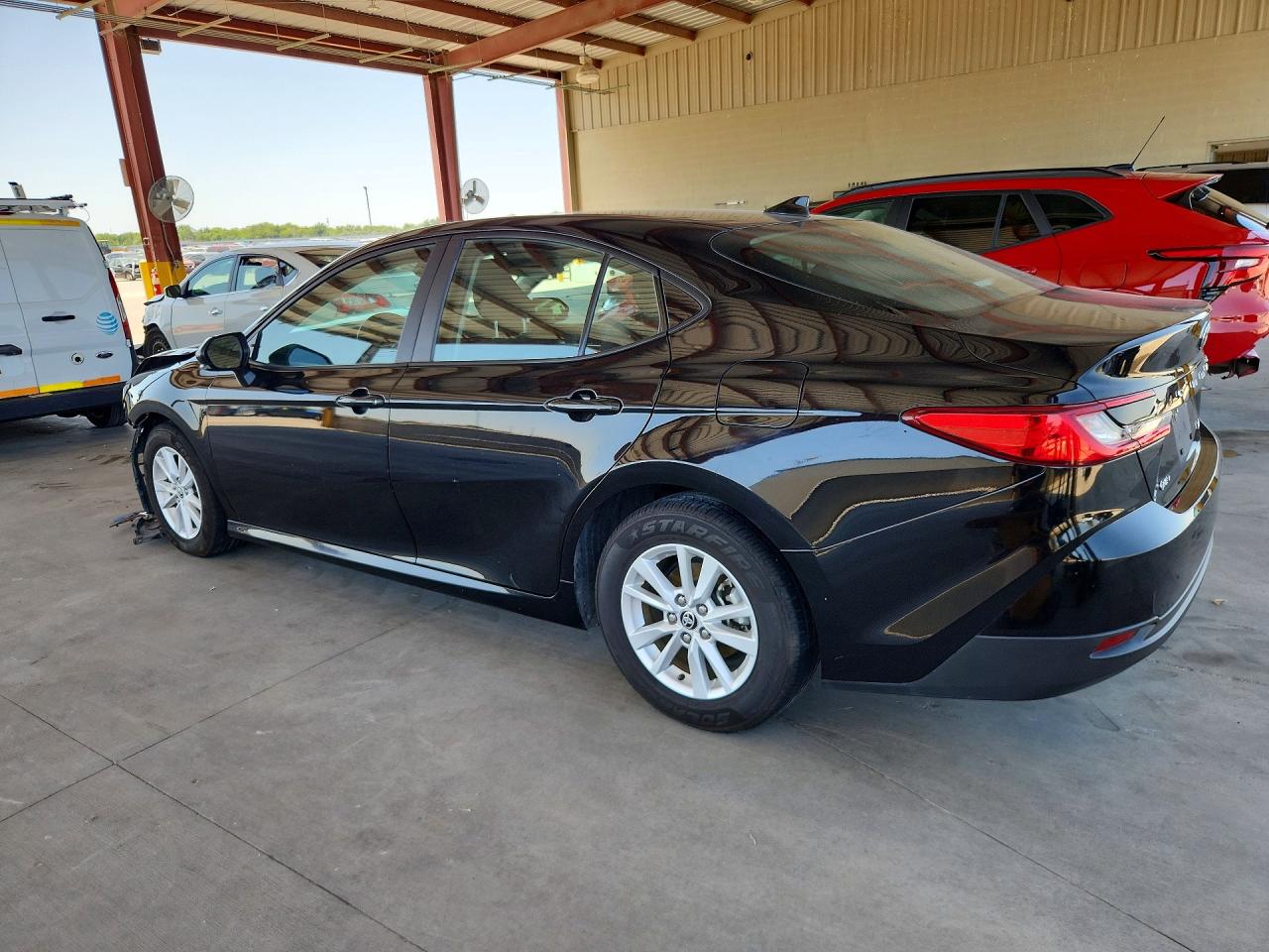 2025 TOYOTA CAMRY LE — снимка 2