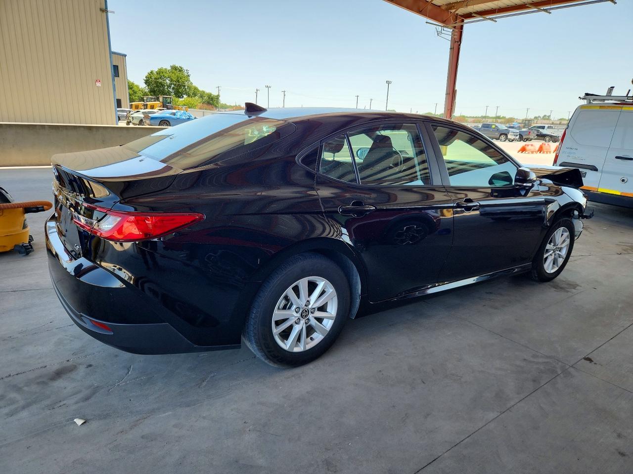 2025 TOYOTA CAMRY LE — снимка 3