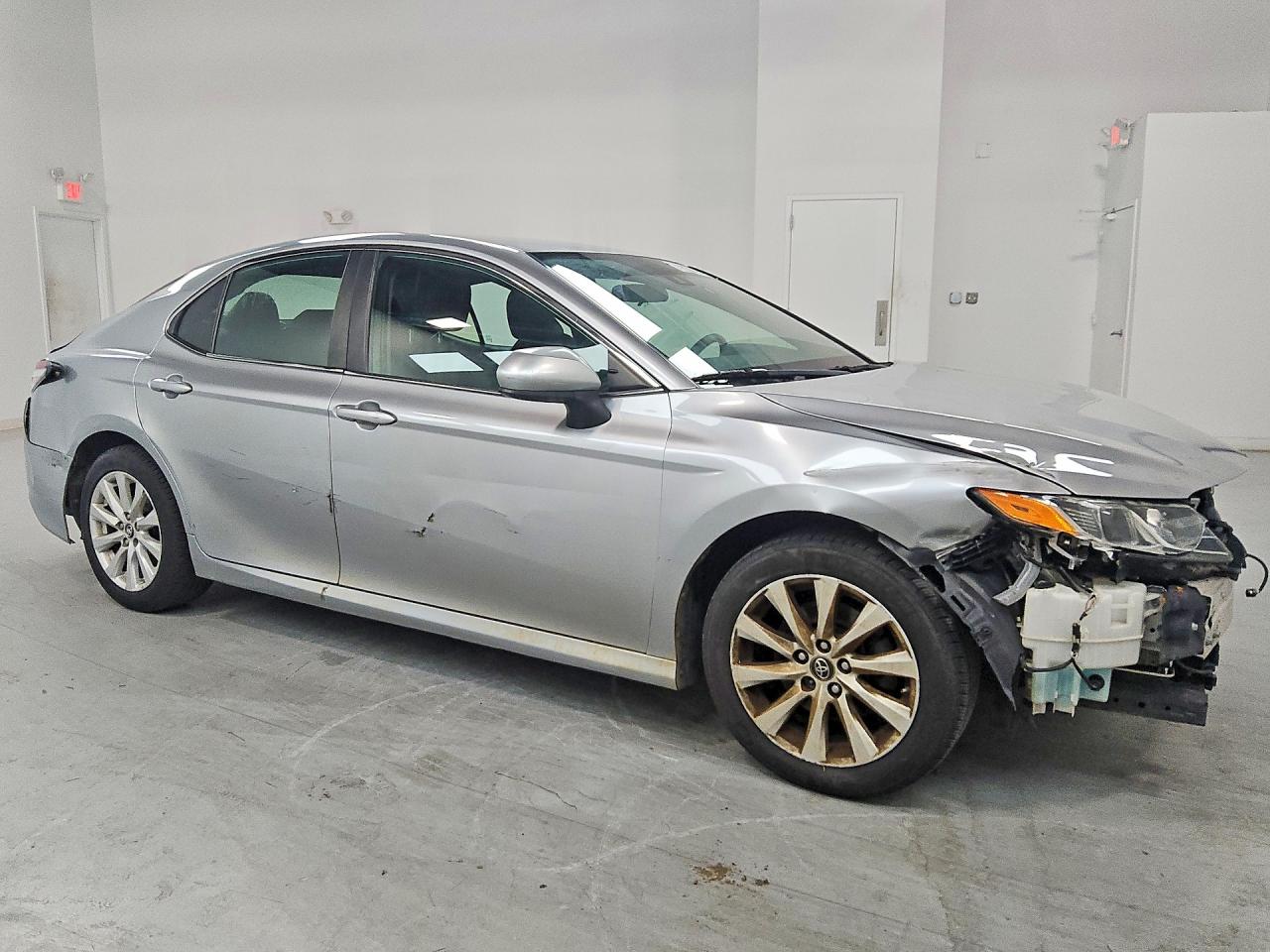 2019 TOYOTA CAMRY LE — снимка 4