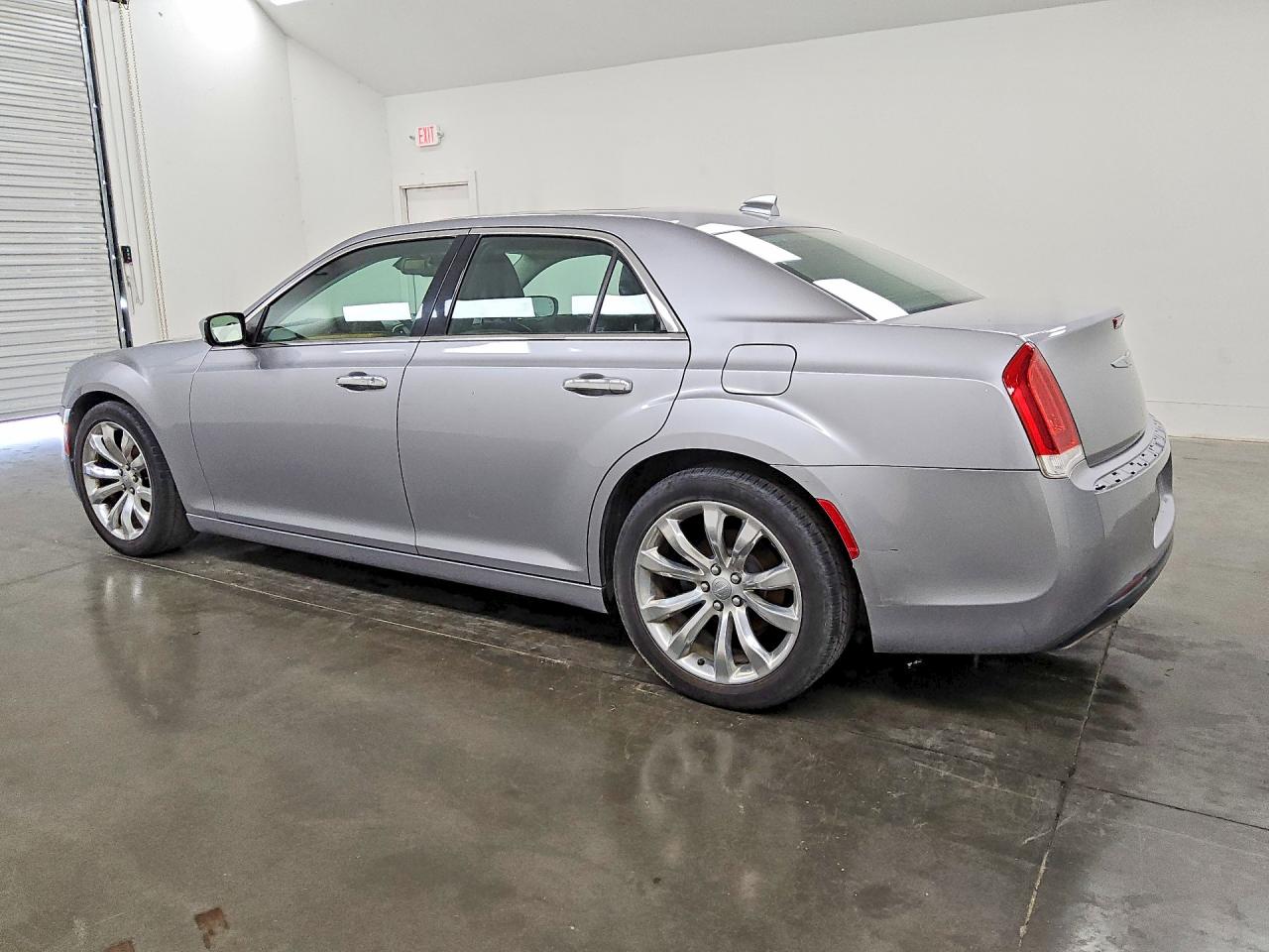 2017 CHRYSLER 300C — снимка 2