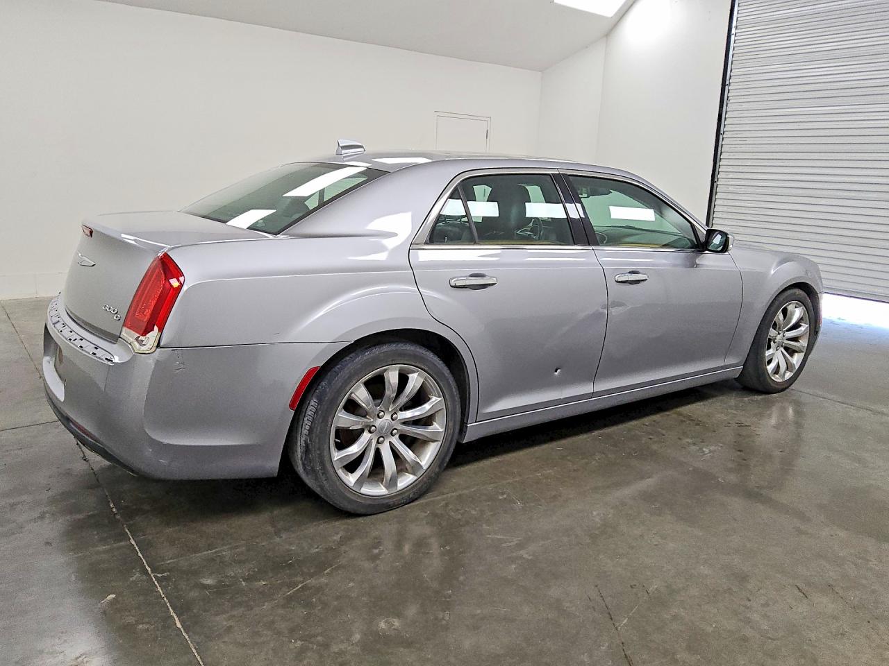 2017 CHRYSLER 300C — снимка 3