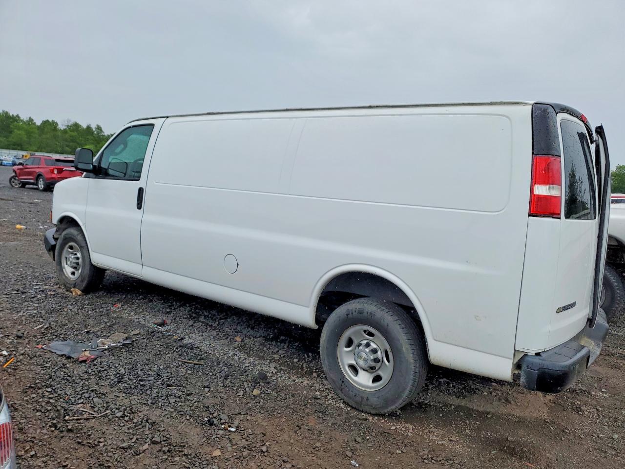 2021 CHEVROLET EXPRESS G2500 — снимка 2