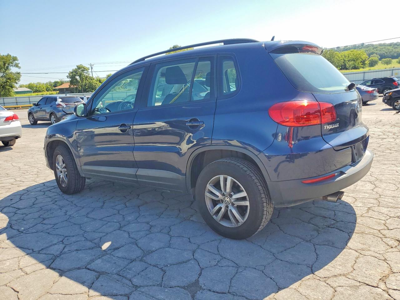 2016 VOLKSWAGEN TIGUAN S — снимка 2
