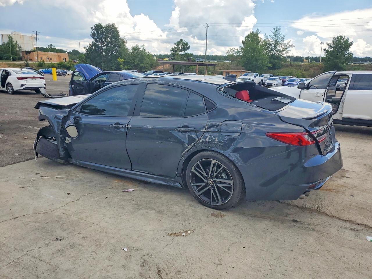 2025 TOYOTA CAMRY XSE — снимка 2