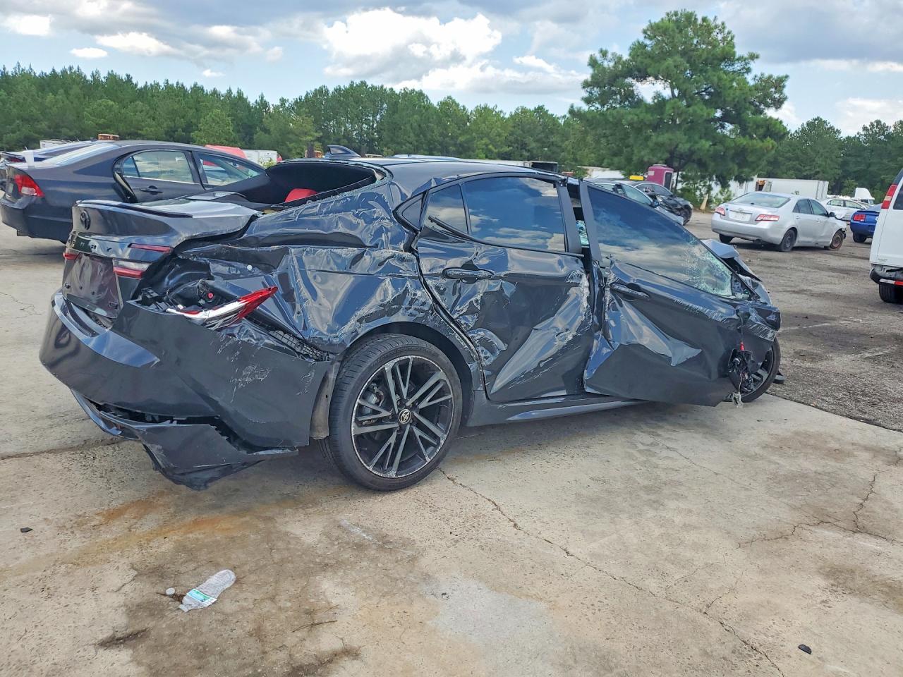 2025 TOYOTA CAMRY XSE — снимка 3