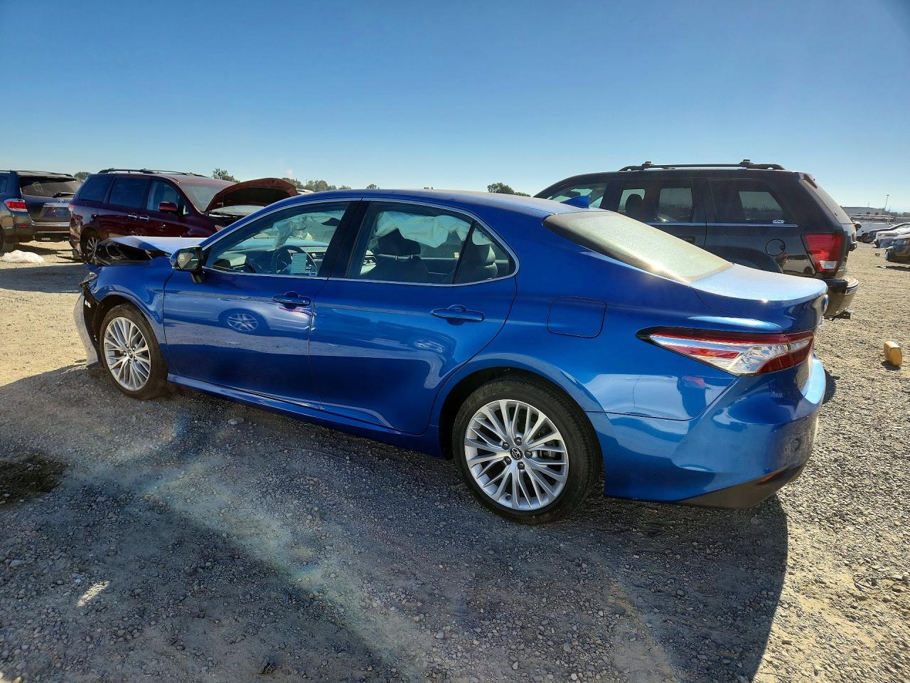 2019 TOYOTA CAMRY XLE — снимка 2