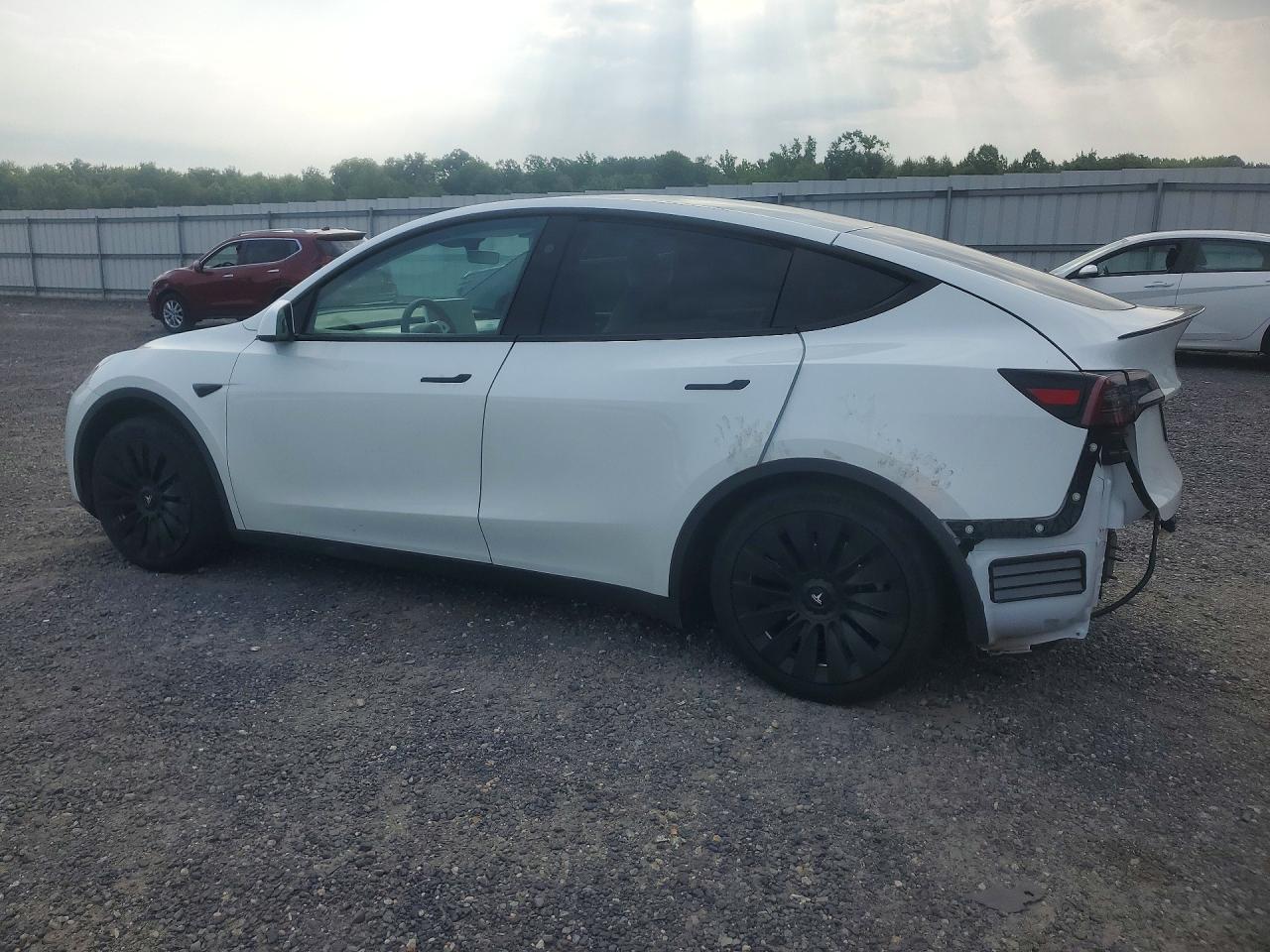 2024 TESLA MODEL Y — снимка 2