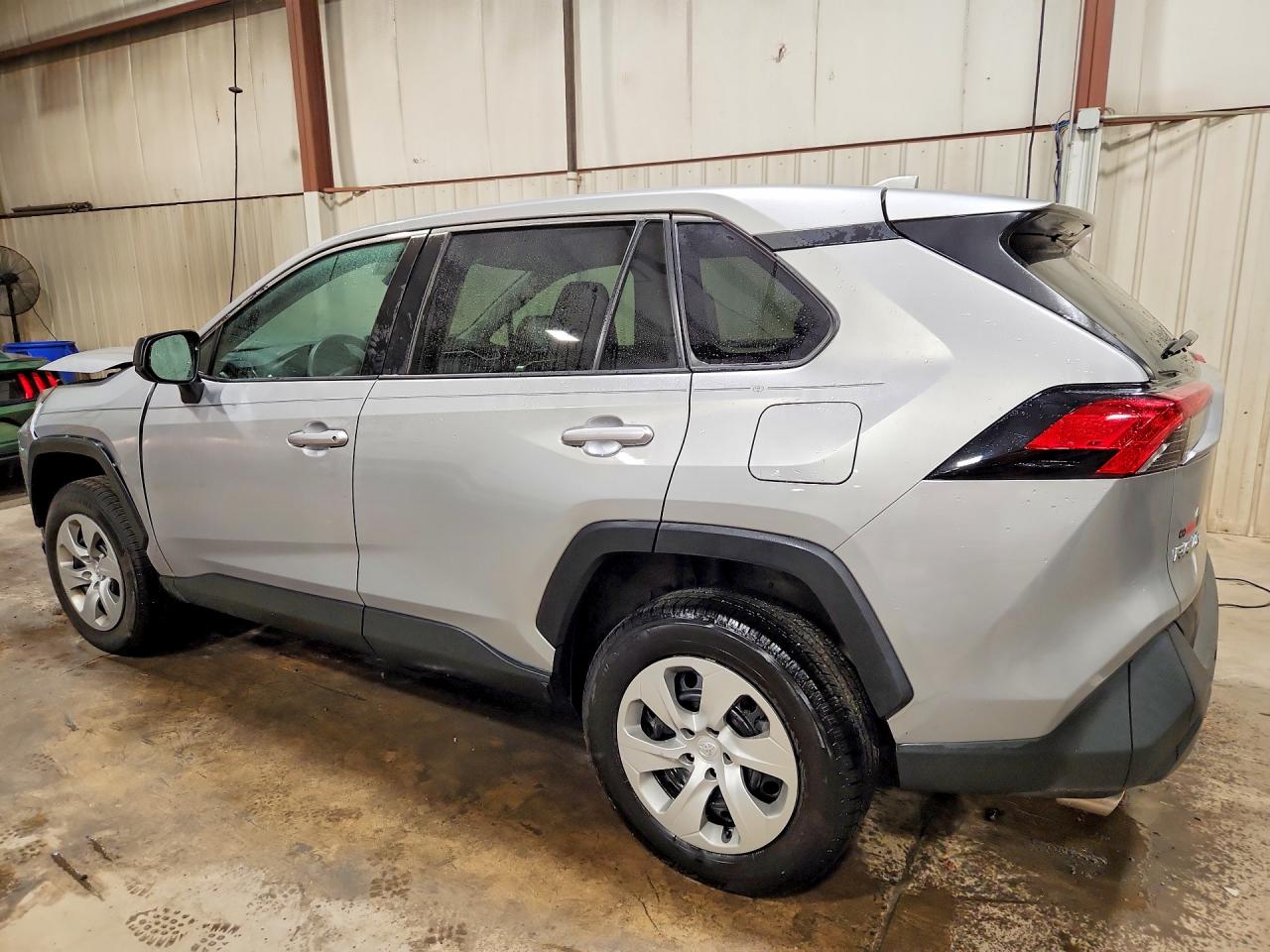 2022 TOYOTA RAV4 LE — снимка 2