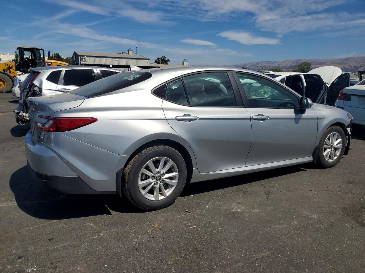 2025 TOYOTA CAMRY LE — снимка 3