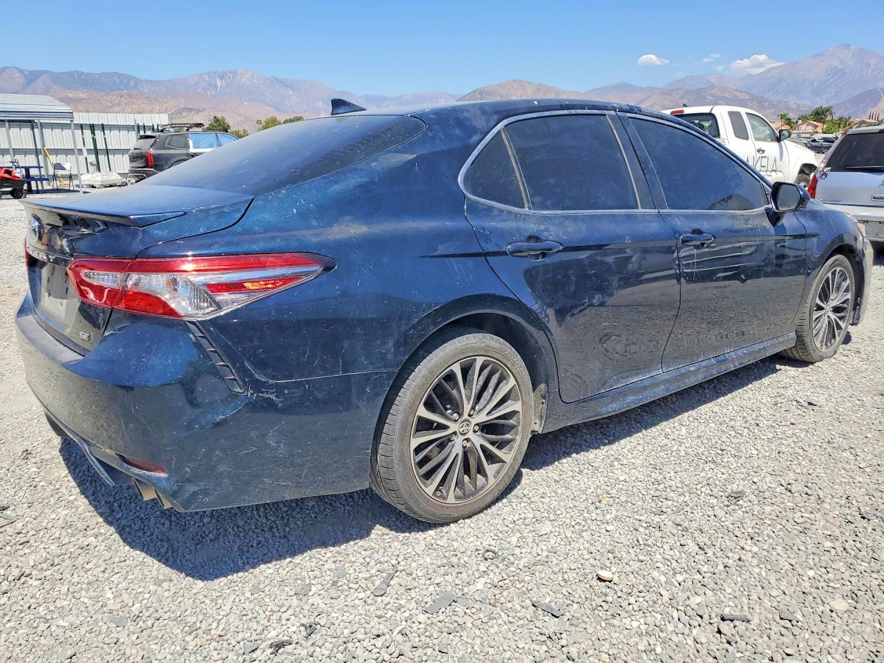 2019 TOYOTA CAMRY SE — снимка 3