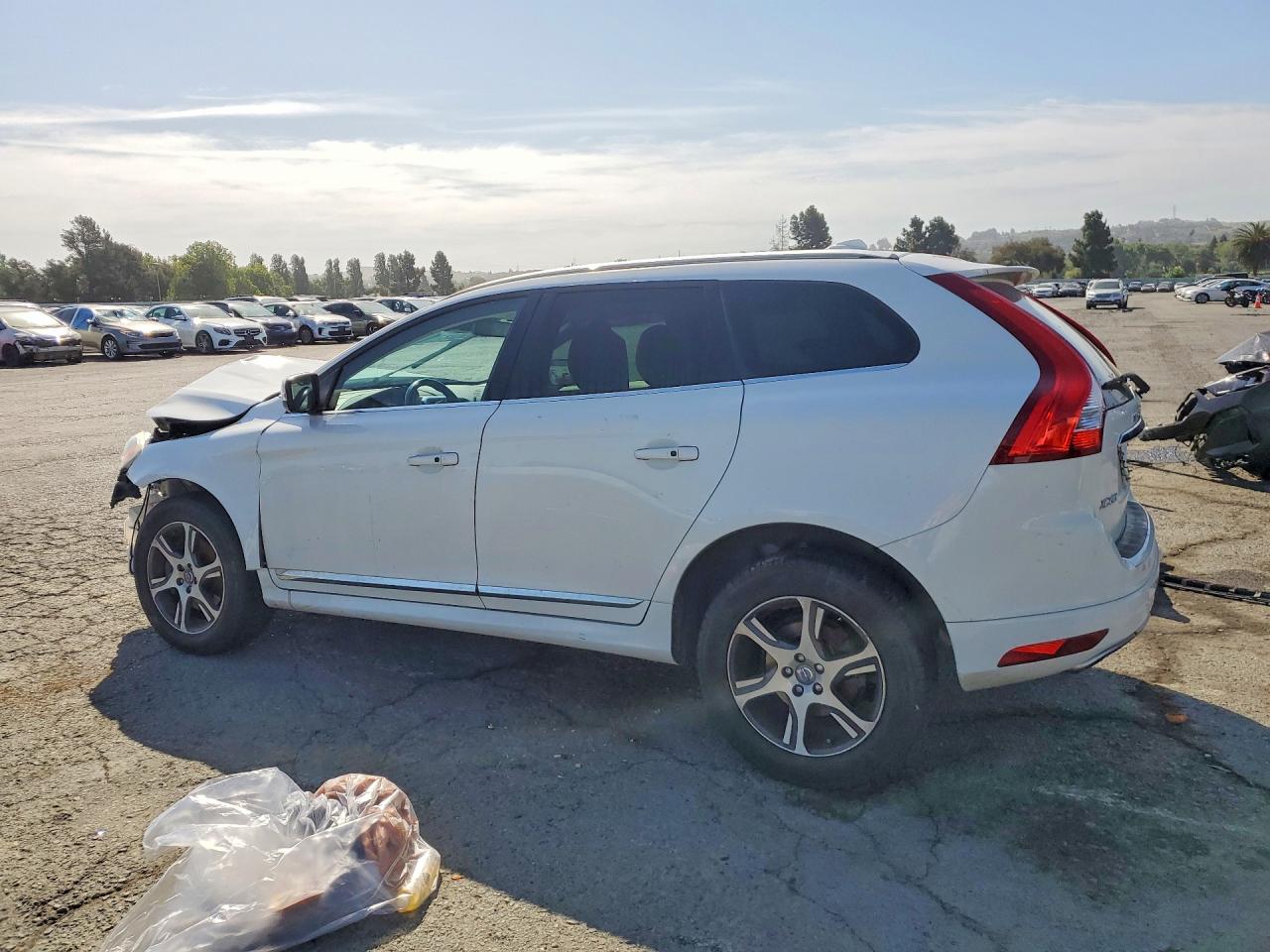 2015 VOLVO XC60 T6 PLATINUM — снимка 2