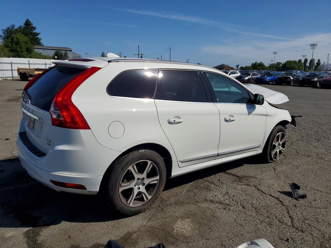 2015 VOLVO XC60 T6 PLATINUM — снимка 3