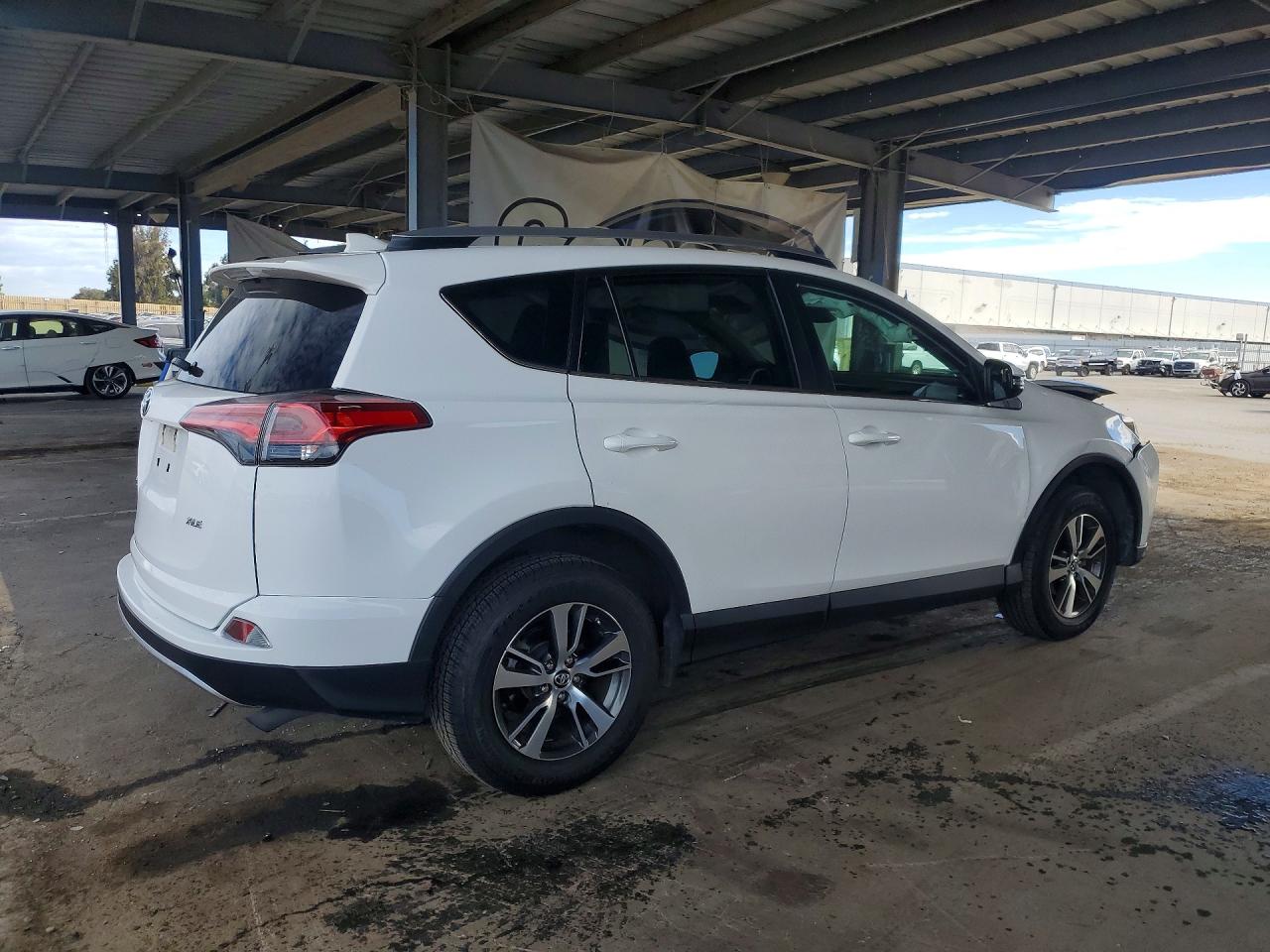 2018 TOYOTA RAV4 XLE — снимка 3