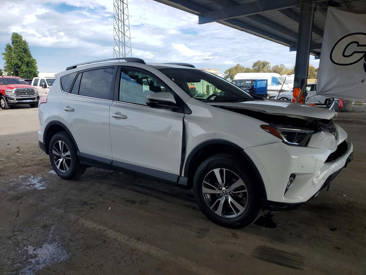 2018 TOYOTA RAV4 XLE — снимка 4